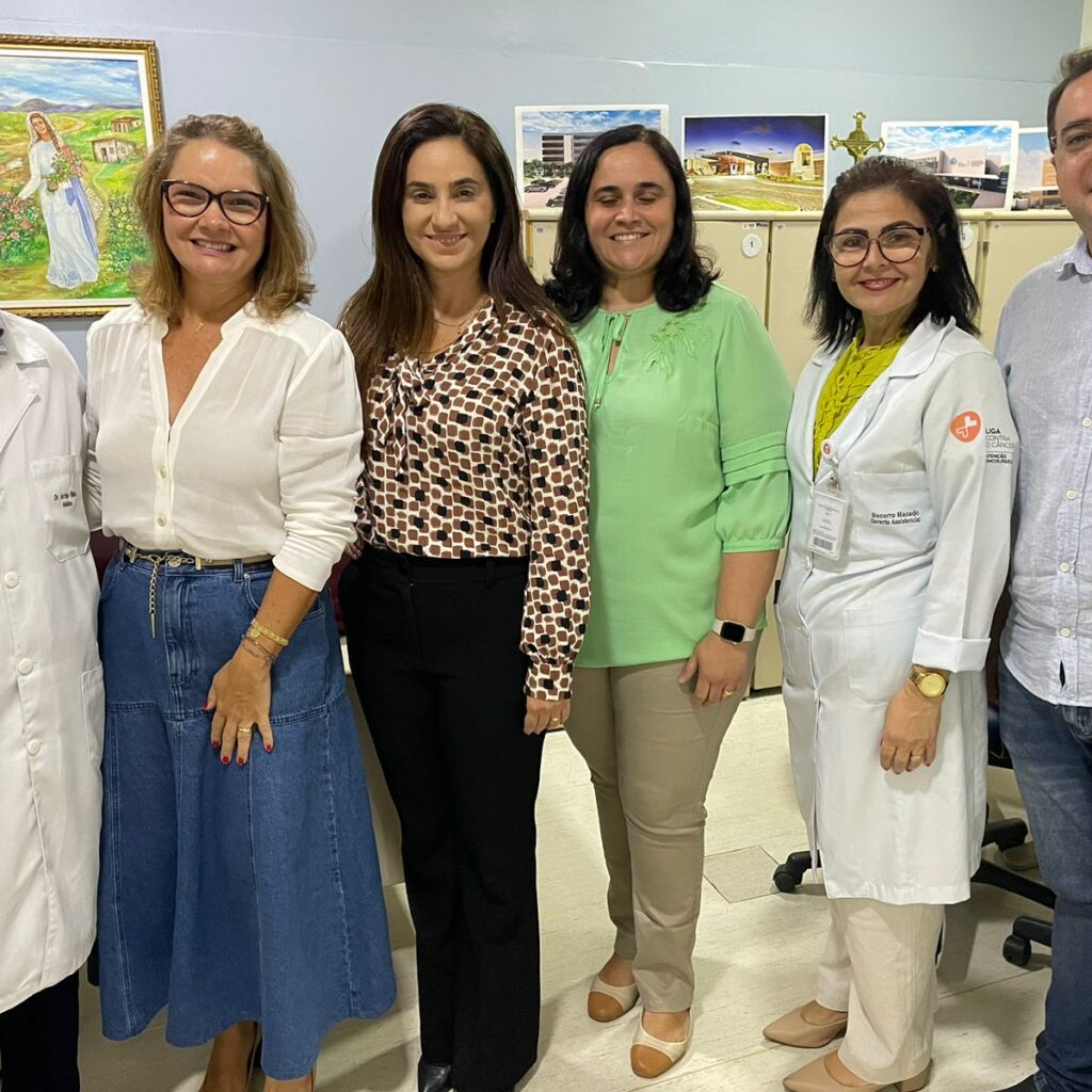 imagem com as promotoras Iara Pinheiro e Rosane Moreno em visita ao CECAN.