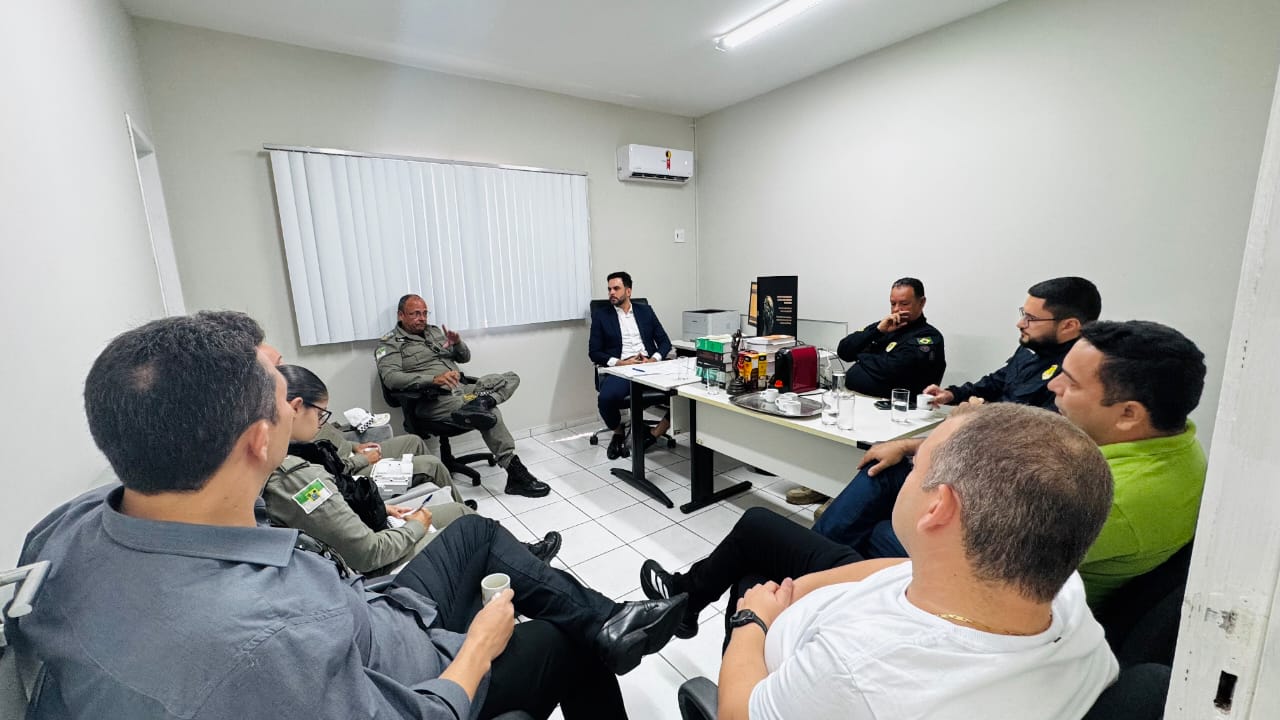 imagem de reunião realizada pela promotoria de Apodi sobre o carnaval